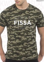 FISSA camouflage heren t-shirt - Groen met witte tekst design - Maat M - Korte mouwen - Ronde hals - Regular Fit - Quotes - Kwoots - Straattaal - Feestje