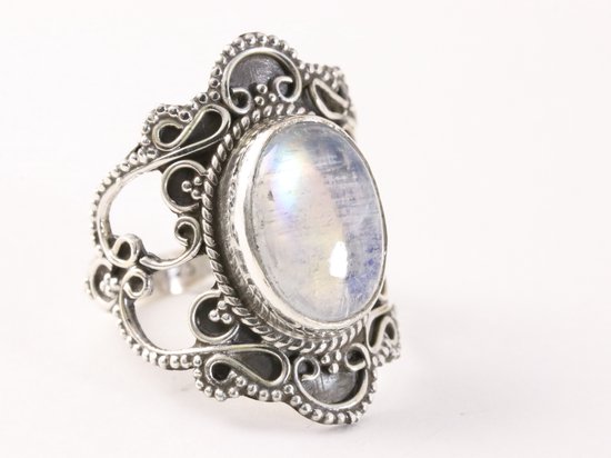 Bewerkte zilveren ring met regenboog maansteen - maat 19.5