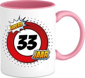 33 Jaar Verkeersbord Mok met tekst | Grappig Verjaardag Beker Cadeau | Bedrukte Koffie en Thee Mokken | Zwart | 330 ML