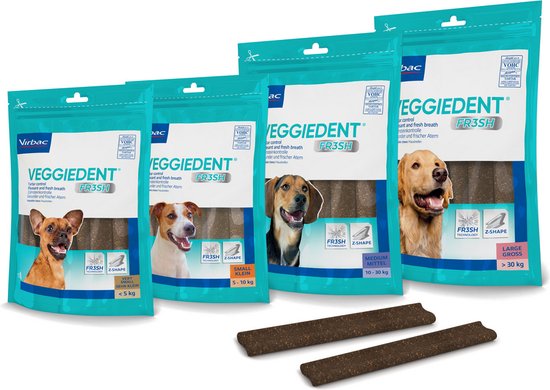Vier verpakkingen Virbac VeggieDent FR3SH met honden en twee kauwstrips.