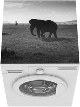 Wasmachine beschermer mat - Silhouet van een olifant in de Serengeti in zwart-wit - Breedte 60 cm x hoogte 60 cm