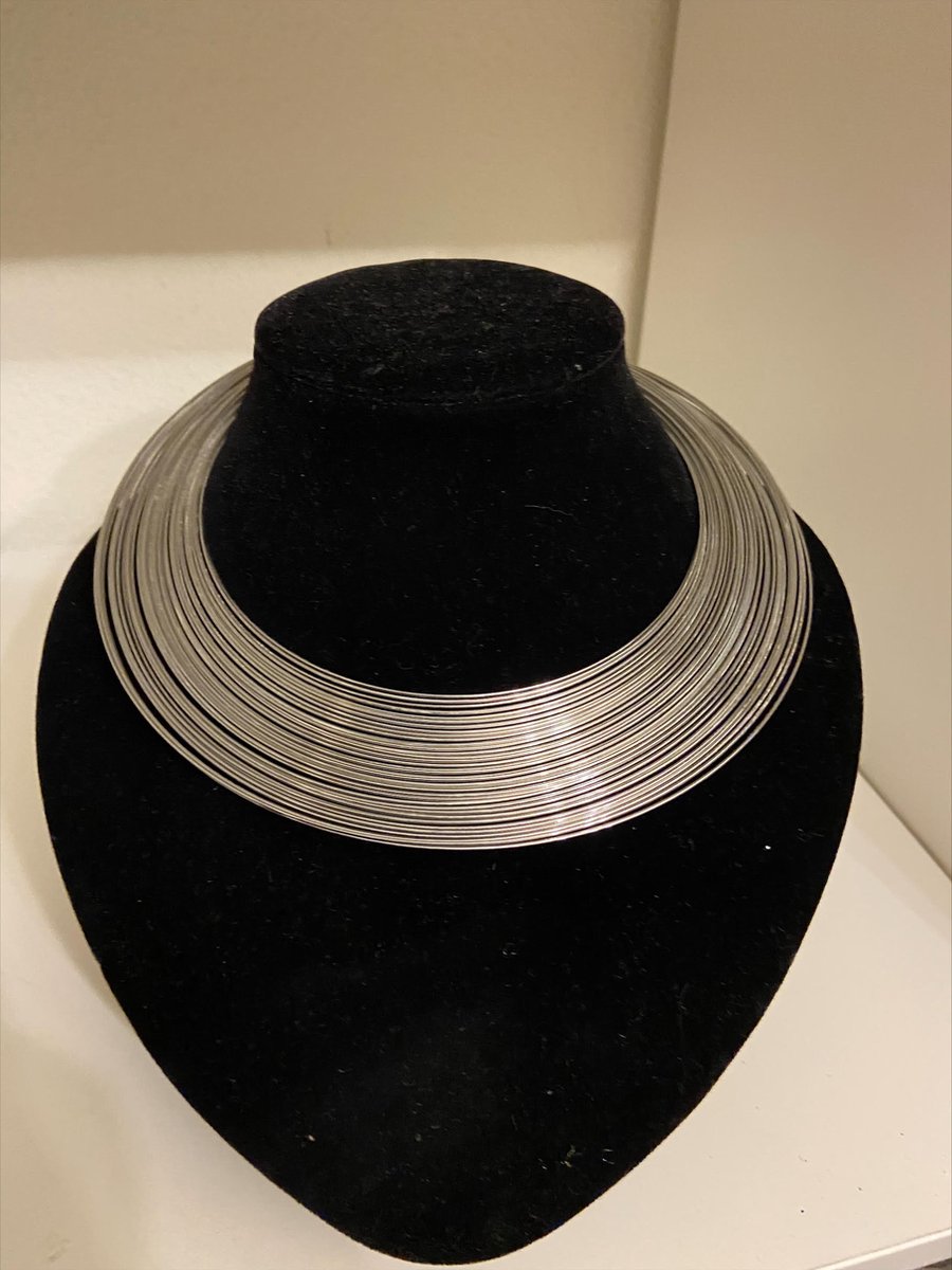 Zilverkleurig draad collier | | Make up | Parfum | Moederdag | Verjaardagscadeau| Cadeautje| Valentijnsdag| Kado | sieraden | vaderdag | oorbellen | oorsieraden