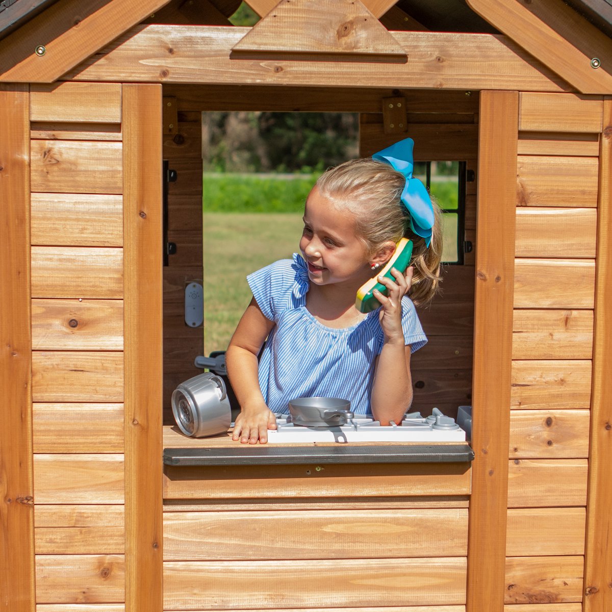Backyard Discovery Sweetwater Speelhuis in Bruin / Grijs - Houten Speelhuisje met Speelkeuken en accessoires - Speelhuis voor de tuin / buiten — afbeelding 6