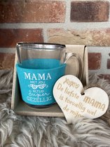 Theeglas inclusief houten hartje met tekst Mama met jou is het altijd supergezellig - moederdag cadeautje