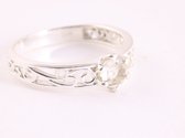 Fijne opengewerkte zilveren ring met bergkristal - maat 15.5