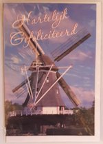 Hartelijk gefeliciteerd! Een prachtige wenskaart met een Nederlandse molen! Op de achtergrond is een mooie lucht te zien. Een dubbele wenskaart inclusief envelop en in folie verpakt.
