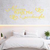 Stickerheld - Muursticker Always kiss me goodnight - Slaapkamer - Liefde - decoratie - Engelse Teksten - Mat Geel - 55x147.5cm