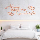 Stickerheld - Muursticker Always kiss me goodnight - Slaapkamer - Liefde - decoratie - Engelse Teksten - Mat Oranje - 55x147.5cm