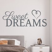 Stickerheld - Muursticker Sweet dreams - Slaapkamer - Droom zacht - Slaap lekker - Engelse Teksten - Mat Donkergrijs - 41.3x108.8cm