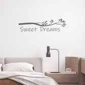 Stickerheld - Muursticker Sweet dreams met tak - Slaapkamer - Droom zacht - Lekker slapen - Engelse Teksten - Mat Donkergrijs - 24.1x87.5cm