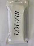 Witte verpakking met het zwarte
'LOUZIR' logo.