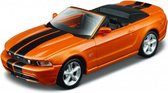 Modelauto Ford Mustang GT Convertible 2010 oranje 14 x 6 x 4 cm - Schaal 1:32 - Speelgoedauto - Miniatuurauto