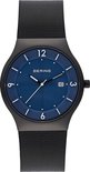 Zwart horloge met blauwe wijzerplaat met subtiel kleurverloop. Zilveren indexen en datumvenster. Zwarte Milanese band.