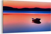 Schilderij - Vissersboot in kalm water bij zonsondergang — 90x60 cm