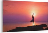 Schilderij - Meisje praktijk Yoga op het strand bij zonsopgang — 100x70 cm