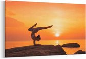 Schilderij - Meisje doet aan yoga — 100x70 cm