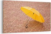 Schilderij - Gele paraplu op straat — 90x60 cm