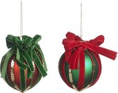 Viv! Home Luxuries Kerstbal - Fluwelen strik - set van 2 - groen rood goud - 10,5cm