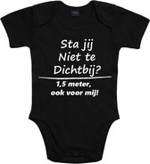 Baby romper met opdruk “Sta jij niet te dichtbij, 1,5 meter ook voor mij” kraamkado voor baby’s of voor oudere kindjes. (1.5 meter samenleving)