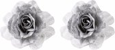 6x Kerstboomversiering bloem op clip zilver/wit en besneeuwd 18 cm - kerstfiguren - zilveren kerstversieringen