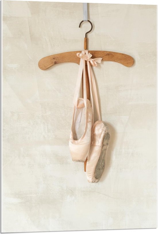 Acrylglas - Ballerina Spitzen aan Hangertje - 60x90cm Foto op Acrylglas (Met Ophangsysteem)