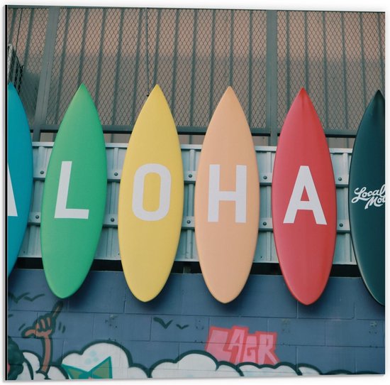 Dibond - Aloha Surfborden - 50x50cm Foto op Aluminium (Met Ophangsysteem)