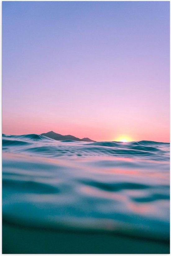 Poster - In de Zee met Zonsondergang - Foto op Posterpapier