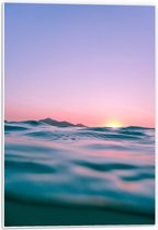 Forex - In de Zee met Zonsondergang - 40x60cm Foto op Forex