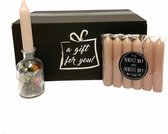 Droogbloemen roze cadeau pakket - Kaarsen - Valentijn - Borrelpakket - Chocolade -Snoep - Vrouwen cadeau - Geschenkset vrouwen - Cadeaupakket - Cadeau - Giftset - Goedkope cadeautjes - Eten -