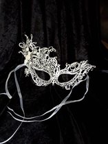 Rosen Kant Mask - Rose lace mask