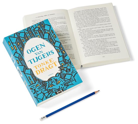 Boek 'Ogen van Tijgers' opengeslagen, met de kaft zichtbaar.