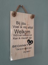 Houten tekstbord - Bij jou voel ik mij altijd - Kado -  Verjaardag - Bedankt