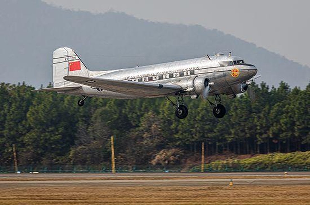 Planes / Helicopter Dc-3 Cnac