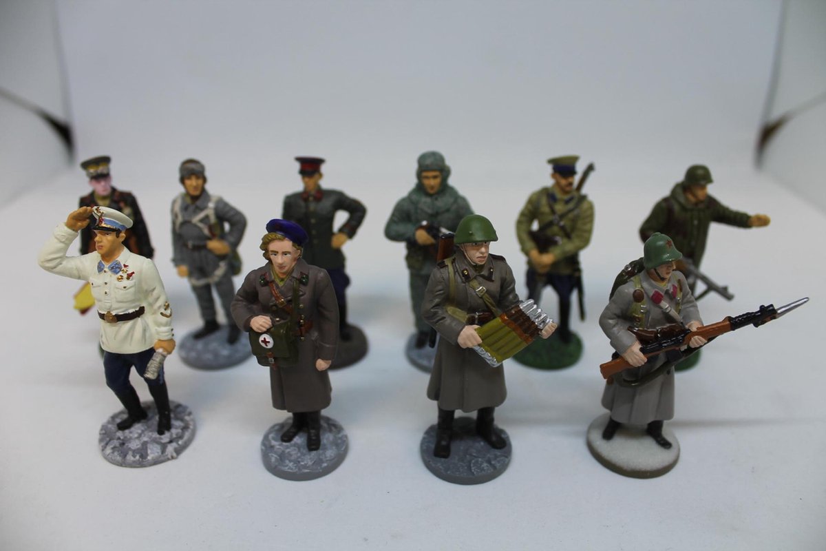 10 verschillende tinnen soldaatjes 1945 modelbouw maquette (lot2) - hetto
