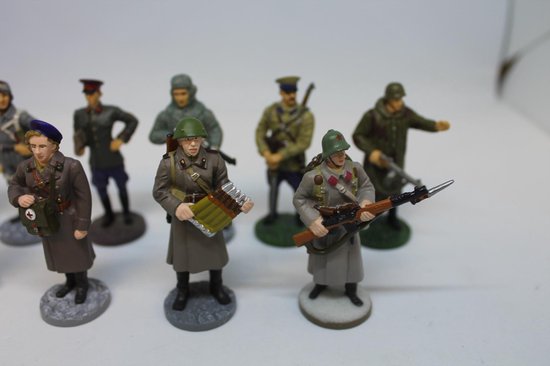10 verschillende tinnen soldaatjes 1945 modelbouw maquette (lot2) - hetto