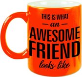 This is what an awesome friend looks like tekst cadeau mok / beker - neon oranje - 330 ml - vrienden / vriendinnen kado