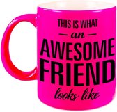 Awesome friend cadeau mok / beker neon roze voor vriend of vriendin 330 ml