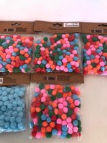 pompoms gekleurd - set van 7 stuks