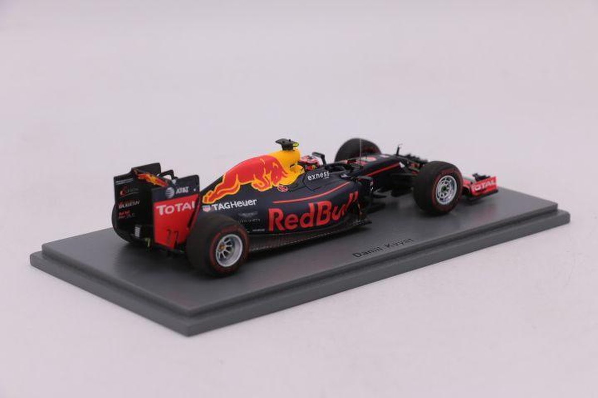 Red Bull Racing TAG Heuer RB12 #26 Bahrain GP 2016 - 1:43 - Spark