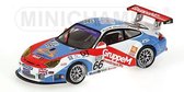 De 1:43 Diecast Modelcar van de Porsche 911 GT3 RS , Team Gruppe M Racing # 66 Klasse Winnaar van de 24H Spa 2005.De coureurs waren Lieb / Rockenfeller en Luhr.De fabrikant van het schaalmodel is Minichamps.Dit model is alleen online beschikbaar