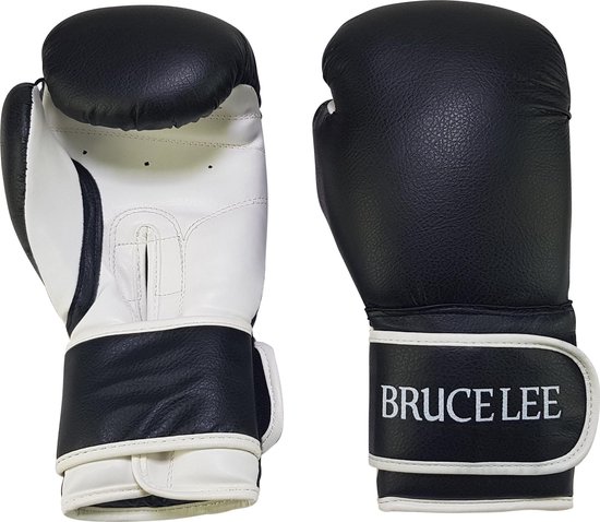 Zwarte bokshandschoenen met witte binnenkant en "BRUCE LEE" op de polssluiting.