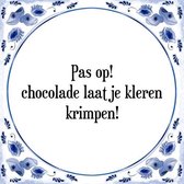 Tegeltje met Spreuk (Tegeltjeswijsheid): Pas op! chocolade laat je kleren krimpen! + Kado verpakking & Plakhanger