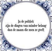 Tegeltje met Spreuk (Tegeltjeswijsheid): In de politiek zijn de dingen van minder belang dan de naam die men ze geeft + Kado verpakking & Plakhanger