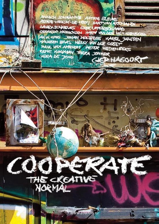 Couverture du livre avec du graffiti, le titre 'COOPÉRER LE NORMAL CRÉATIF' et une liste de noms.