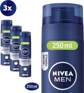 NIVEA MEN Protect & Care Hydraterend - 3 x 250 ml - Voordeelverpakking - Scheerschuim