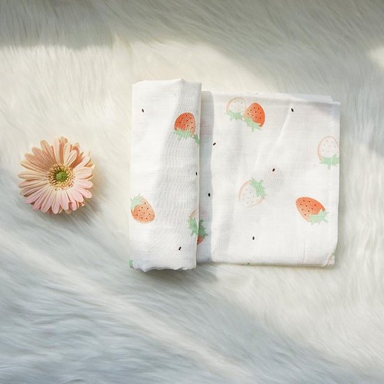 Muslin Swaddle Strawberry XL hydrofiele multidoek 120 x 120cm