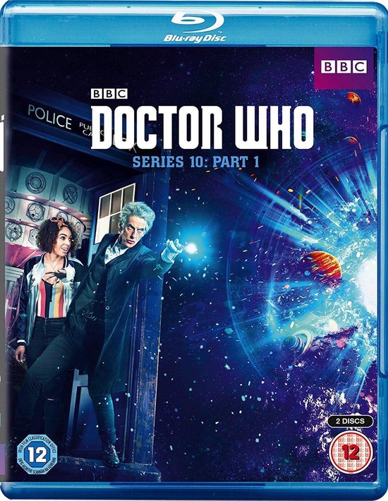 Doctor Who: Serie 10: Deel 1 Blu-ray hoes met de Twaalfde Doctor en Bill Potts, met een blauw/paars ruimtethema.