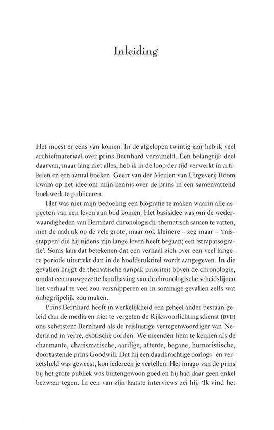 Pagina uit een boek met tekst over Prins Bernhard. De auteur beschrijft zijn motivatie en de inhoud van het boek.