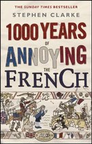 Boekomslag: "1000 Years of Annoying the French" door Stephen Clarke. Geborduurd textiel met historische figuren en Franse/Britse vlaggen.