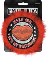 Big Fun Verjaardagsbutton Kiss me, it's my birthday!